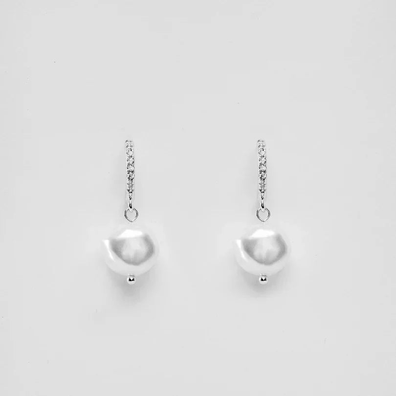 Auskarai su gėlavandeniais perlais