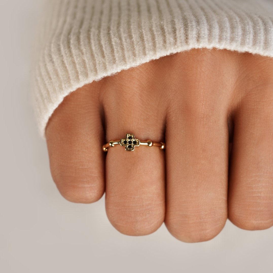 Žiedas su kryžiumi