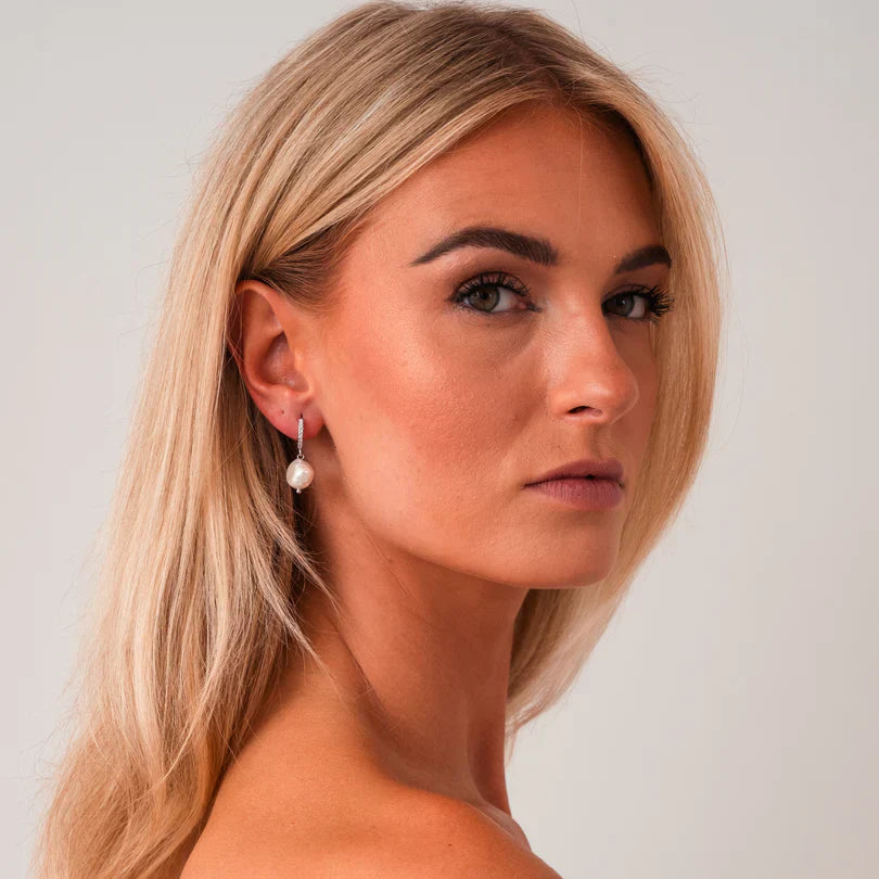 Auskarai su gėlavandeniais perlais