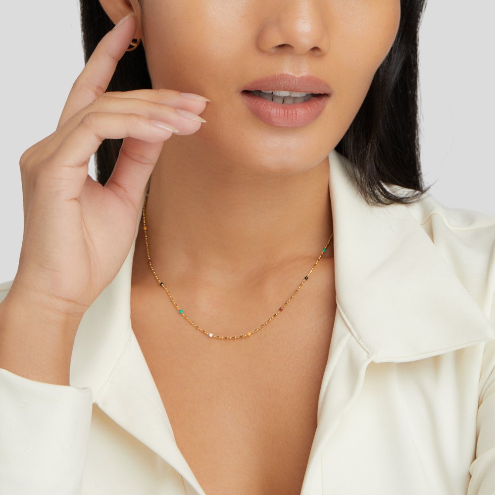 Spalvota kaklo grandinėlė